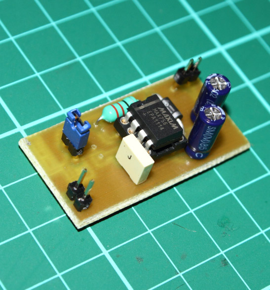 Charge pump DC/DC converter with Max756